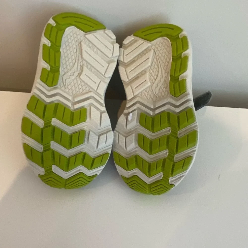 Excellent Condition Baby Saucony Sneakers Size 5